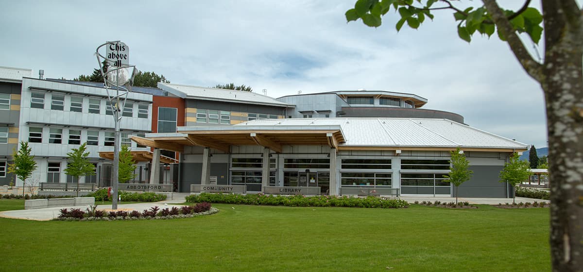 Standing seam commercial metal roofing installation